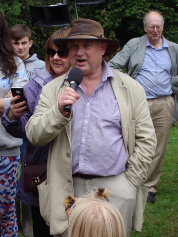 Louis opens the Fete